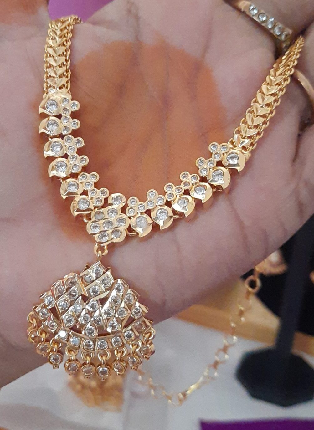 impon white zarcon stone Necklace