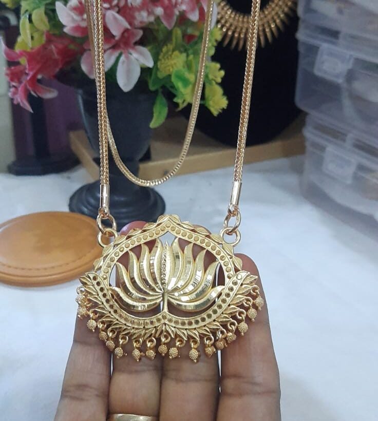 Lotus Dollar Chain
