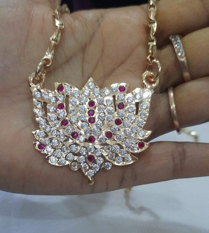 Lotus Stone Dollar chain