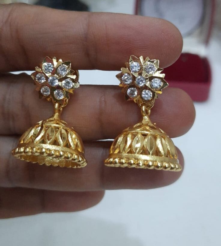 Impon White stone stud jimmiki