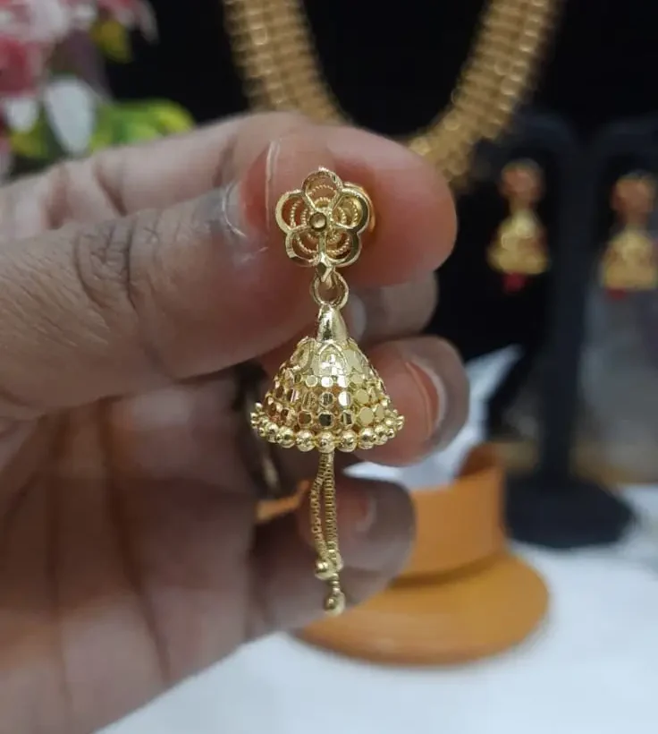 Forming Gold Hanging Jhummka - Image 2