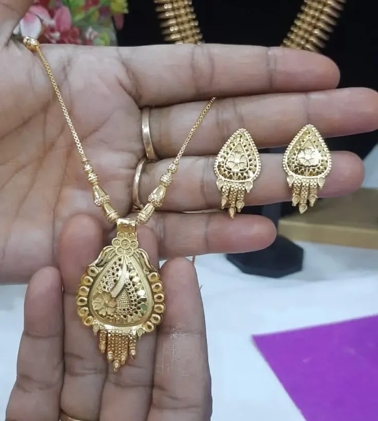 Forming Gold Necklace with Earring