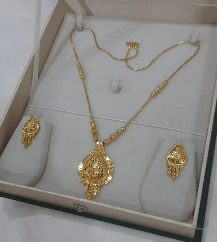 Forming Gold Necklace with Earring - Image 3