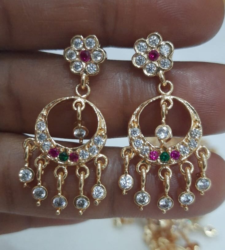 Shanthini Impon Earring