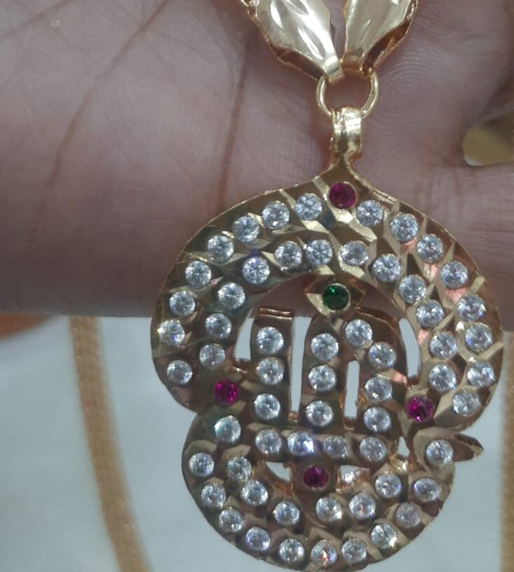 impon om dollar with heartin broad chain - Image 4