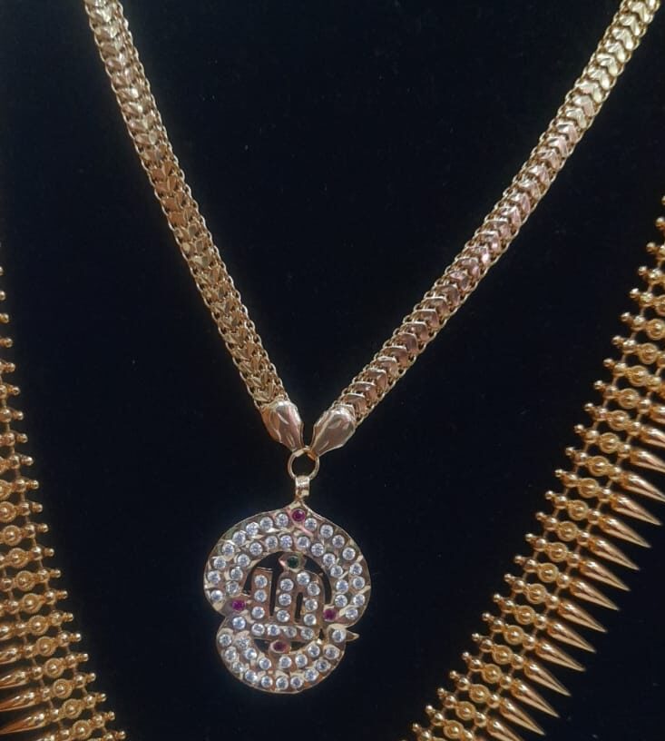 impon om dollar with heartin broad chain - Image 2