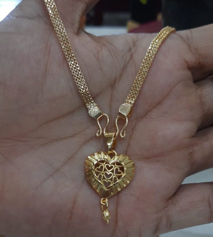 forming heartin dollar chain