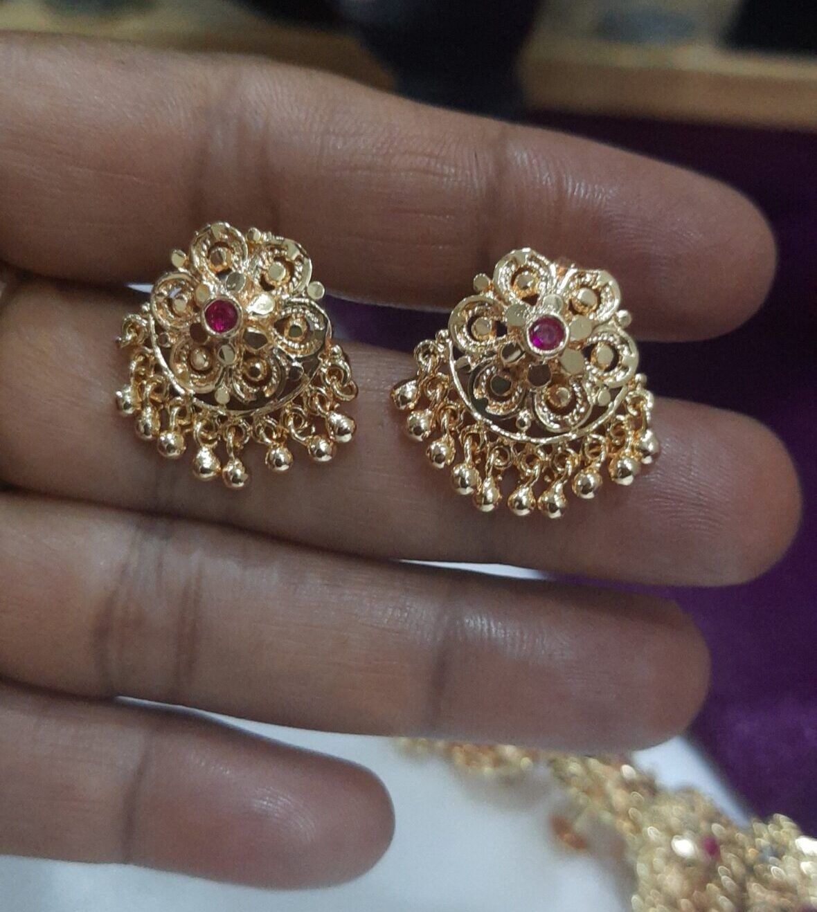 Gold Look stud - Image 2