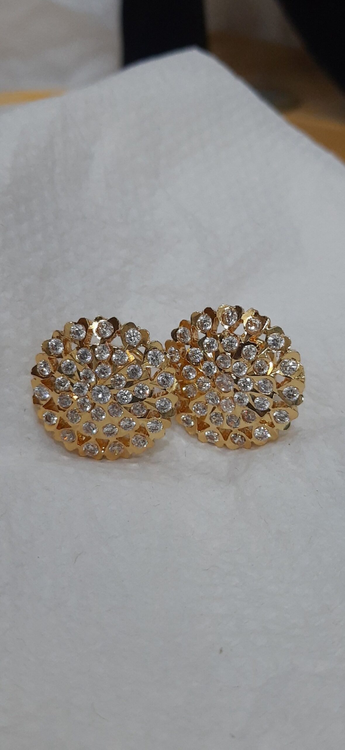 Impon Big white stone Stud