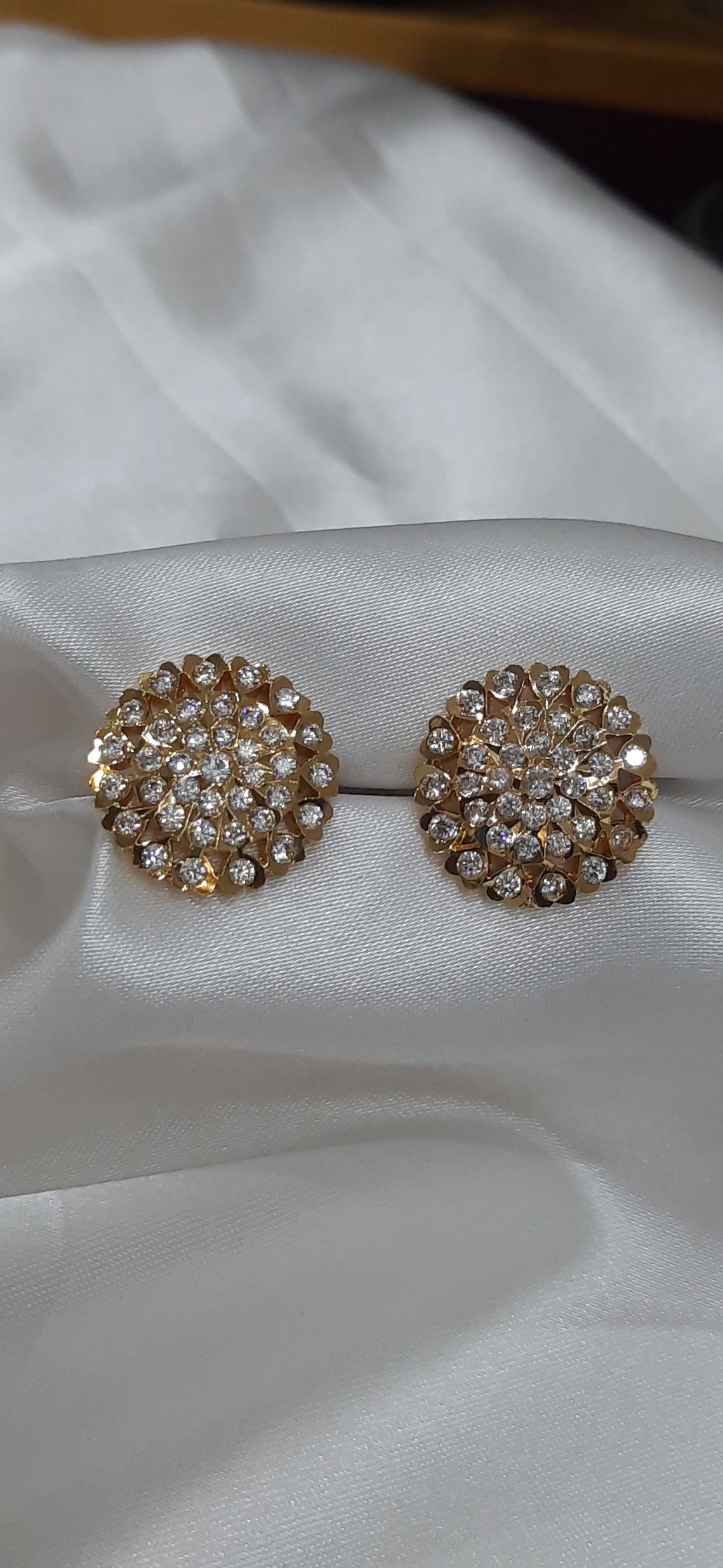 Impon Big white stone Stud - Image 2