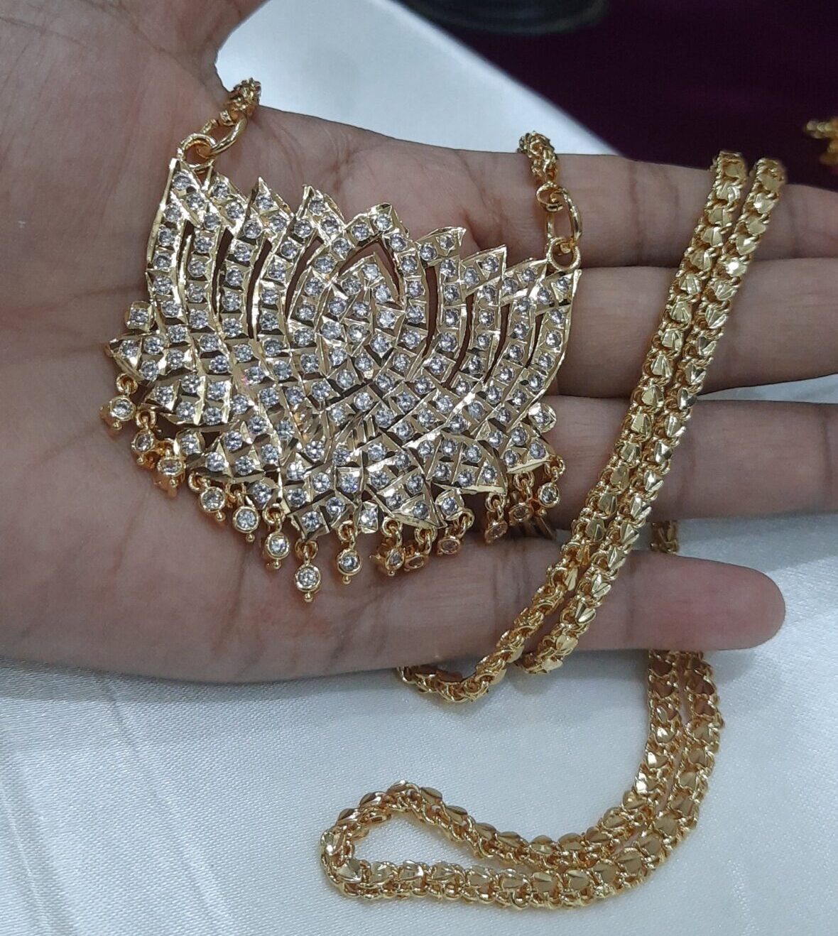 iImpon Lotus Dollar Chain 32 inch - Image 2