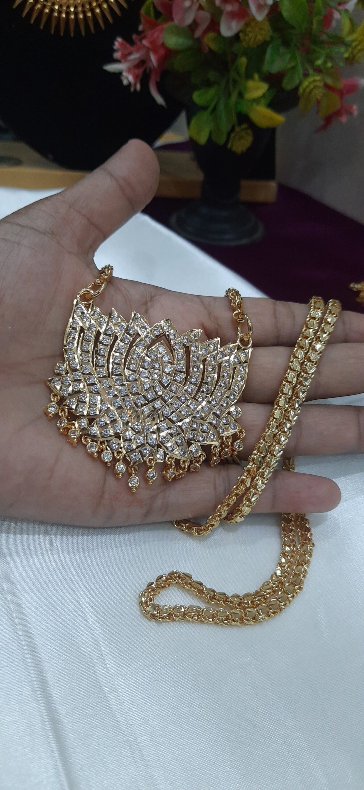 iImpon Lotus Dollar Chain 32 inch - Image 2