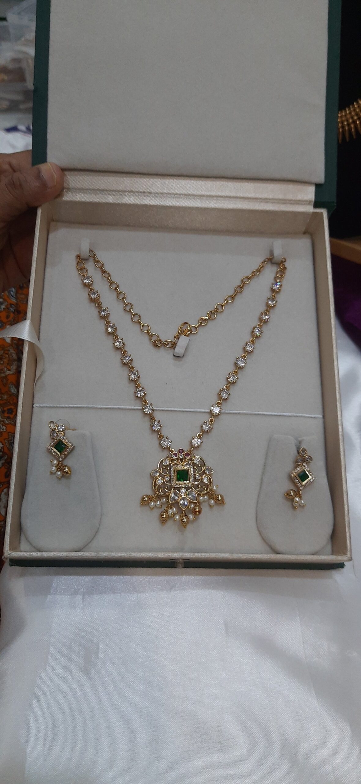 Emerald stone Necklace - Image 2