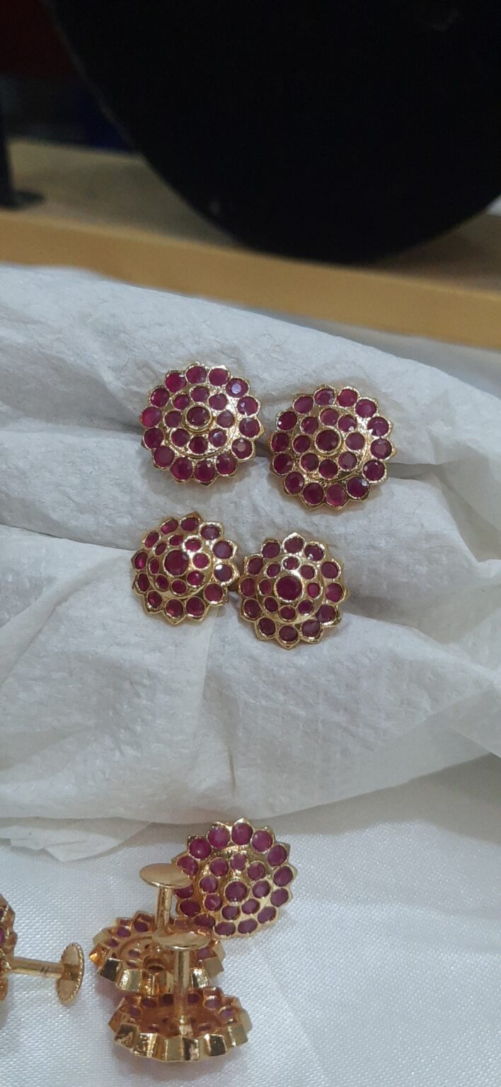 RUBY STONE EARRING